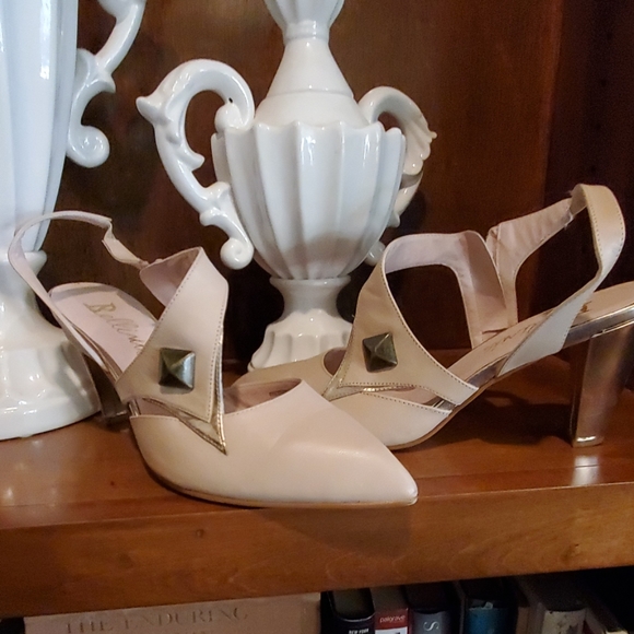 Shoes - Picture 3 of 4